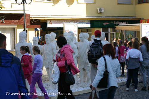 On the 20th of October in Mukachevo in the square near the town hall in the open air, the exhibition of sculptures by the King of Marble Nikolai Shmatko was arranged.